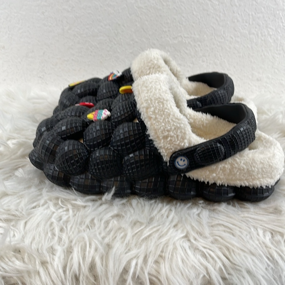 WILD DIVA Lounge Unique Fleece Lined Black Bubble Clogs with Fun Charms Size 11 - Picture 6 of 11